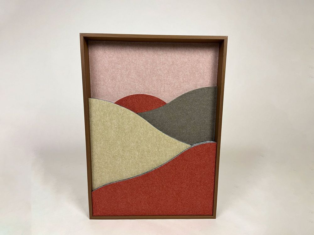 Väggabsorbent Landscape Sunset från Götessons med ram i valnötsfanér. Mått: bredd 70 cm, höjd 50 cm.