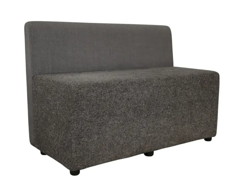 Begagnad modulsoffa från Johanson Design, modell Boxer. Rak modell i grå/mörkgrå textil. Mått: Höjd 71 cm x Bredd 102 cm x Djup 52 cm Sitthöjd: 45 cm. 