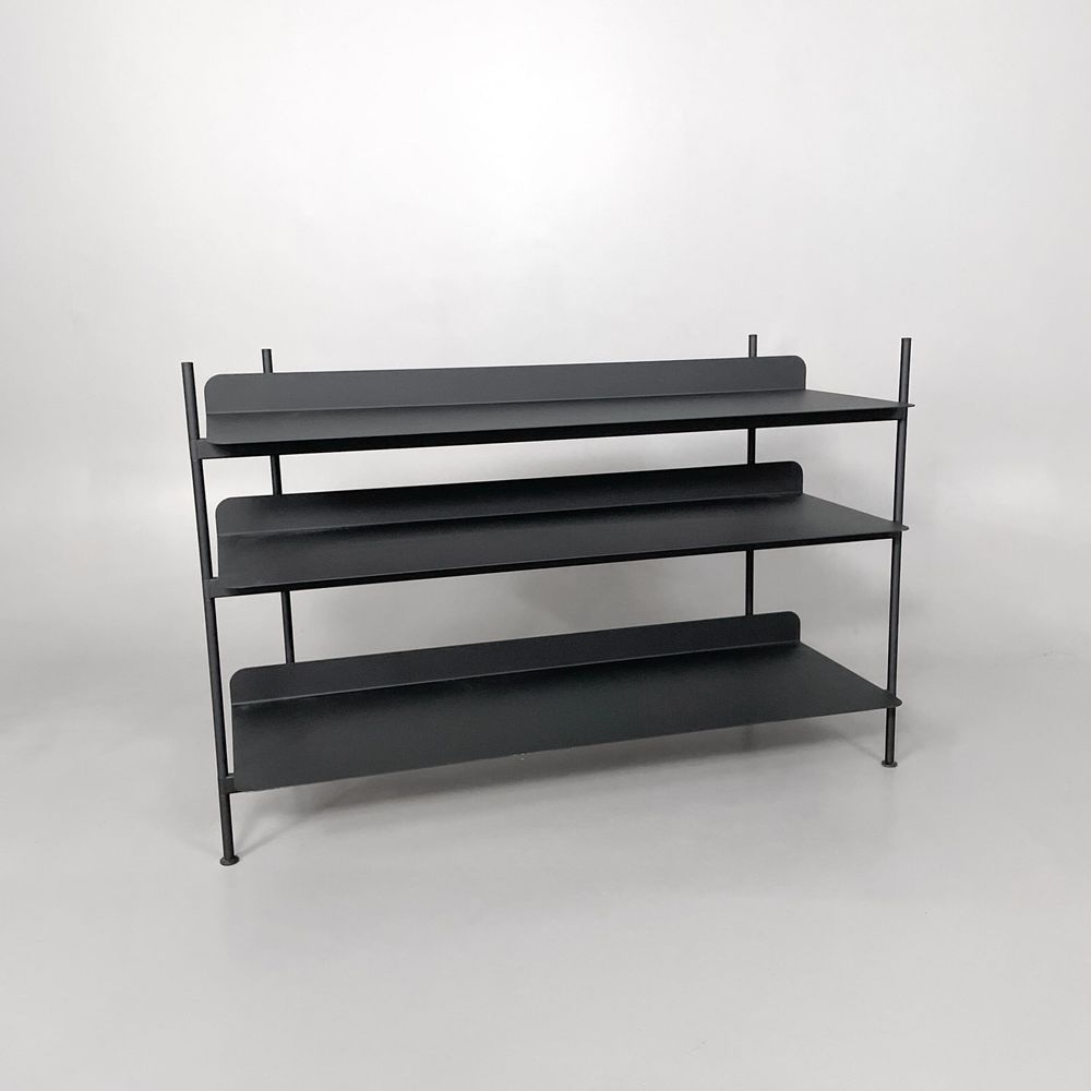 Begagnad öppen förvaring Compile från Muuto. Mått: Bredd 121 cm, djup 42 cm och höjd 78 cm.