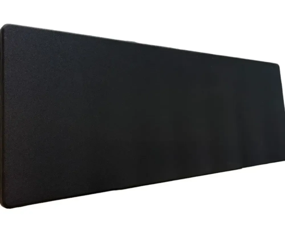 Begagnad bordsskärm i svart. Mått: Höjd 65 cm x Bredd 180 cm x Djup 4 cm.