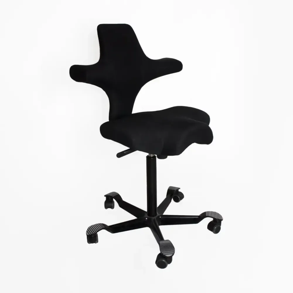 Begagnad kontorsstol Capisco från HÅG svart. Justerbar höjd 105–130 cm och sitthöjd 60–85 cm.