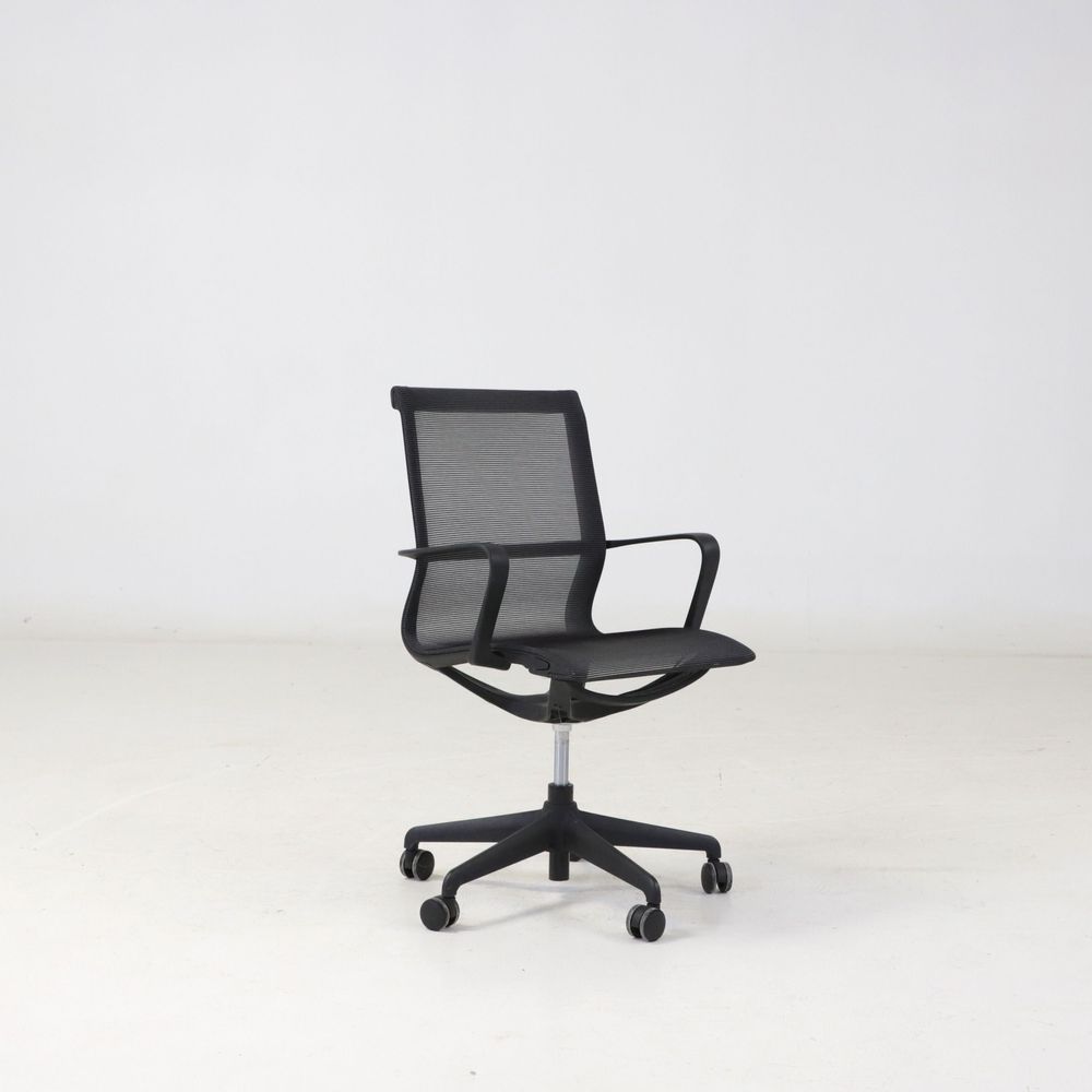 Begagnad stol med hjul Ergo 285 från DPJ Workspace i svart. Mått: Justerbar sitthöjd 42–50 cm, bredd 59 cm och djup 56 cm.