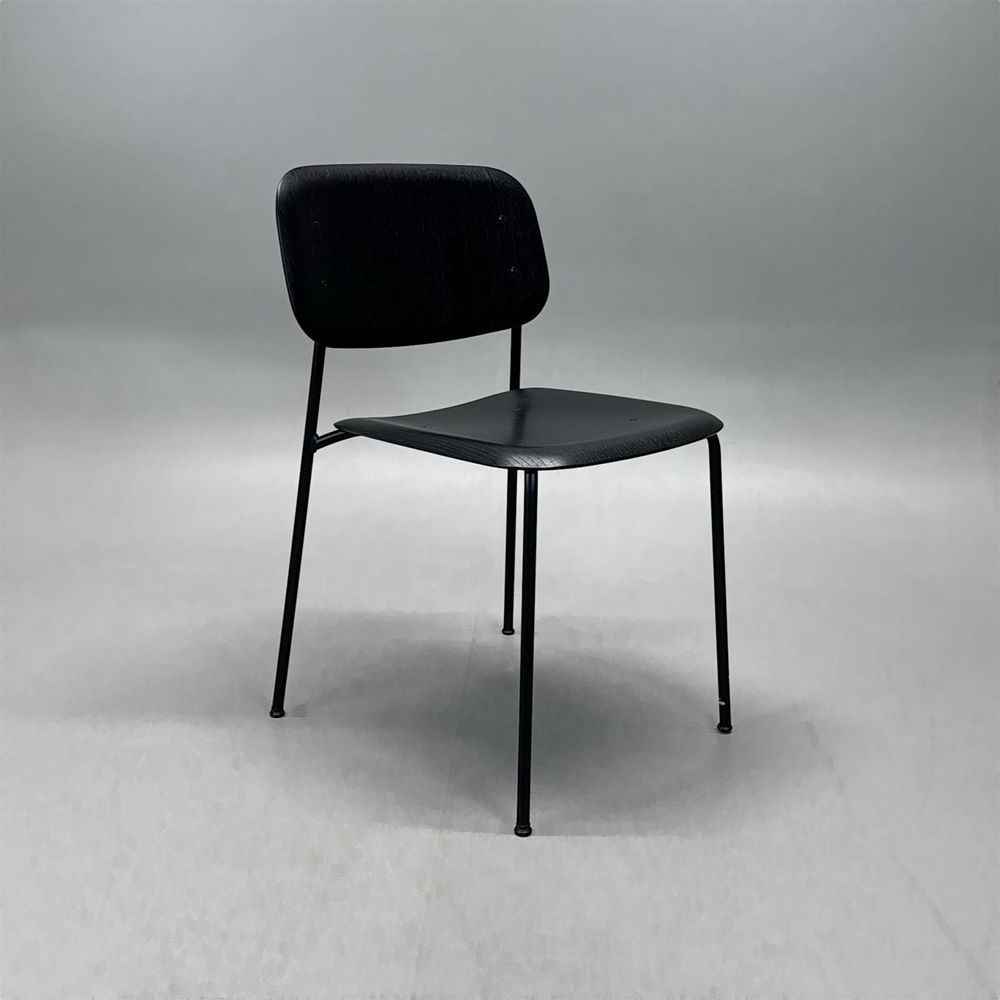 Begagnad matstol Soft Edge 10 från HAY i svart. Mått: bredd 50 cm, djup 53 cm, Höjd: 78 cm, Sitthöjd: 46 cm. 