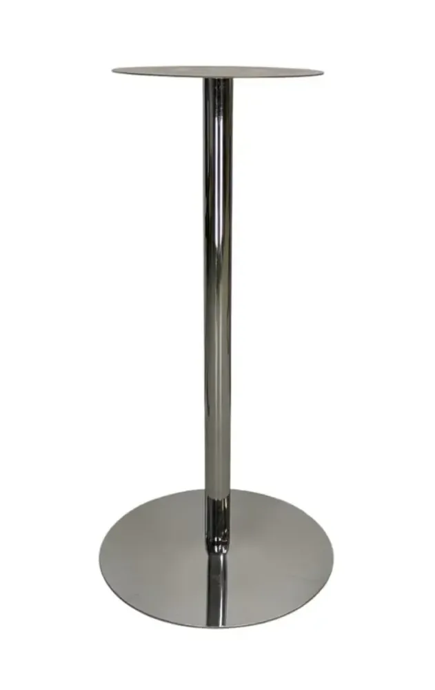 Begagnat pelarstativ i krom från Offecct. Mått: Höjd 108 cm, Bredd 55 cm, Djup 55 cm.