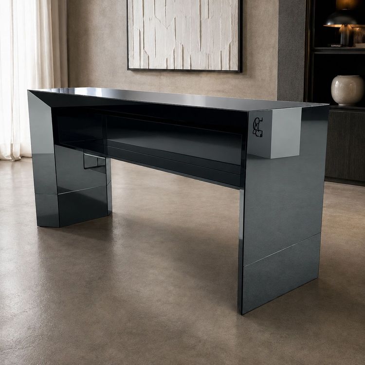 Begagnad receptionsdisk i mörkt tonat spegelglas. Mått: Bredd 210 cm, Djup 70 cm, Höjd 110 cm.  