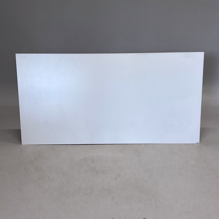 Begagnad grå glastavla Mood Wall från Lintex. Mått: bredd 200 cm och höjd 100 cm.