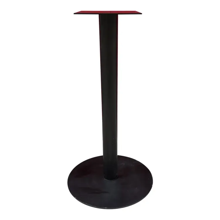 Begagnat Pelarstativ i lackad svart metall. Mått: Höjd 85 cm x Bredd 50 cm x Djup 50 cm.  