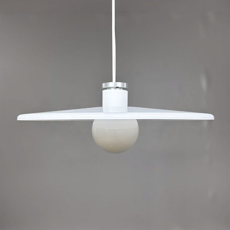 Begagnad taklampa W202 Halo S3 från Wästberg i vitt. Mått: diameter 30 cm och höjd 11 cm.