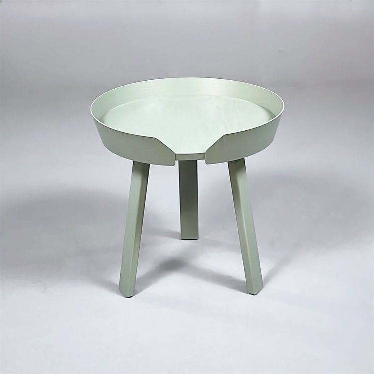 Begagnat Soffbord Around Coffee Table Small från Muuto i grönt. Mått: diameter 45 cm och höjd 46 cm. 