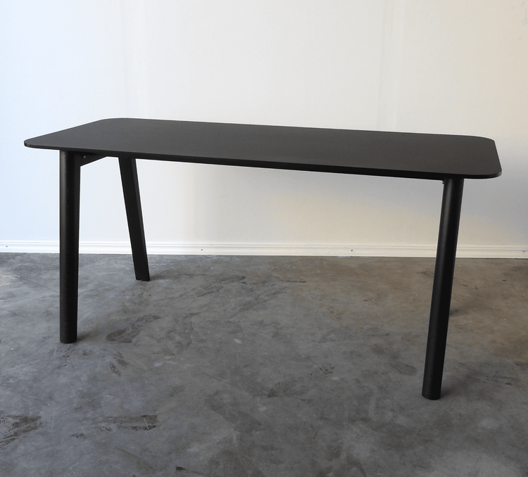 Begagnat mat & cafébord CPH Deux 210 från HAY i svart. Mått: Bredd 140 cm x Djup 70 cm x Höjd 74 cm.