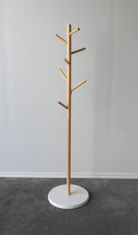 Begagnad klädhängare PS 2014 från IKEA i björk. Mått: Bredd: 45 cm, Djup: 45 cm, Höjd: 180 cm. 