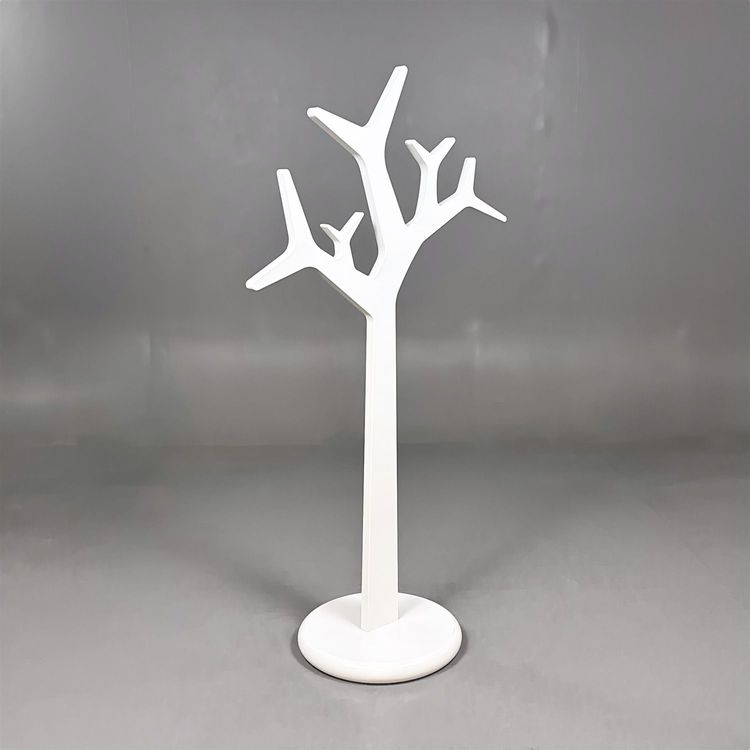 Begagnad klädhängare Tree från Swedese i vitt. Mått: Bredd 89 cm, Höjd 134 cm.
