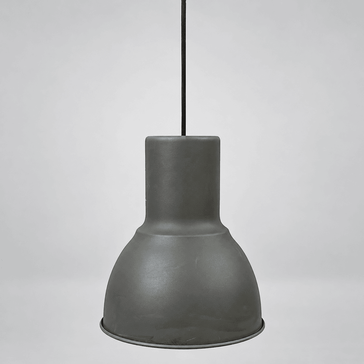 Begagnad taklampa Hektar från IKEA grått metall. Mått: Diameter 22 cm och höjd 26 cm.