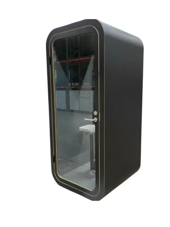 Begagnat telefonbås Framery O från Framery i svart/grå färg. Inkluderar bordsskiva, ventilation, eluttag och LED-ljus. Mått: Höjd 220 cm x Bredd 100 cm x Djup 100 cm. 