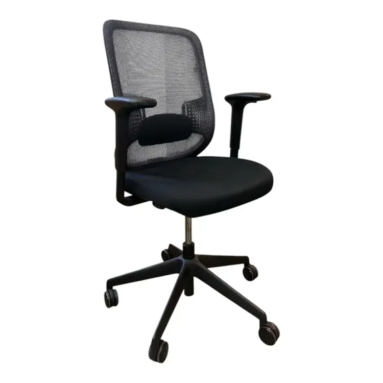 Begagnad kontorsstol Do från Orangebox med meshrygg, i svart. Mått: Höjd 112 cm x Bredd 64 cm x Djup 50 cm Justerbar sitthöjd: 45-57 cm. 