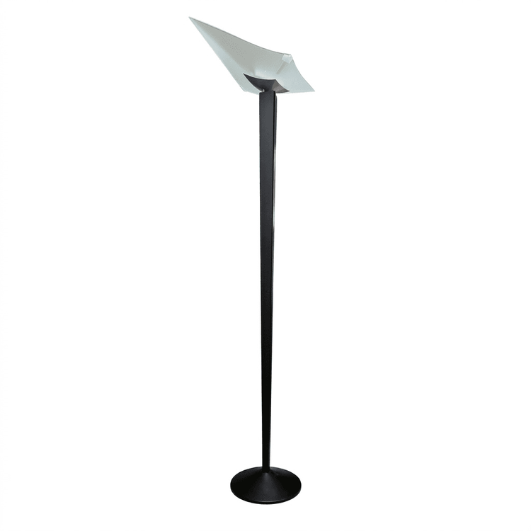 Begagnad golvlampa Zeus från Glamoux Luxo i vitt glas och svart metall. Mått: Höjd 180 cm, Bredd 70 cm, Djup 35 cm. 