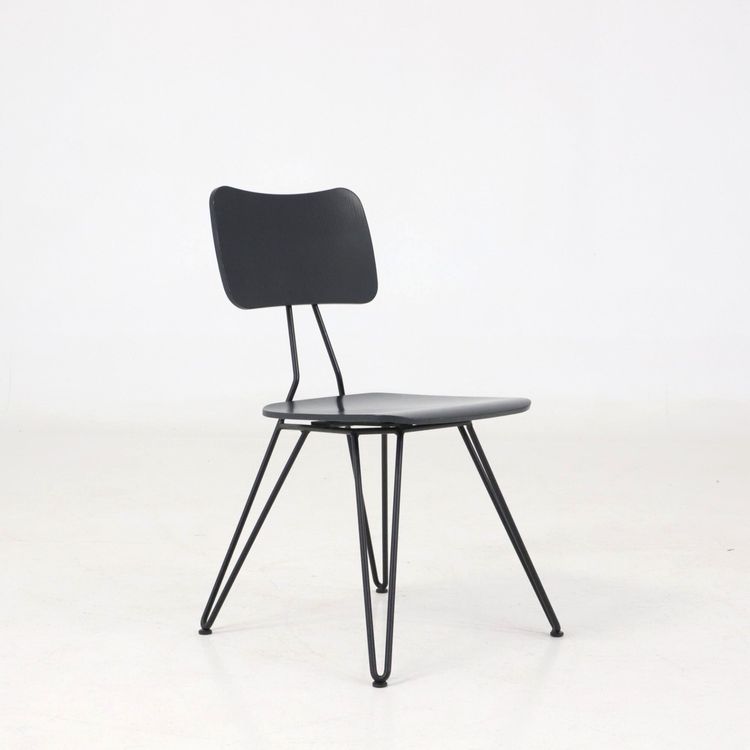 Begagnad svart matstol Overdyed från Moroso, designad av Diesel. Mått: Höjd 84 cm och sitthöjd 45 cm.