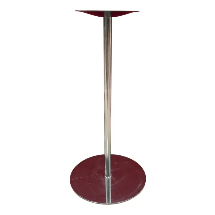 Begagnat pelarstativ i kromat borstad stål. Mått: Höjd 97 cm x Bredd 50 cm x Djup 50 cm.  
