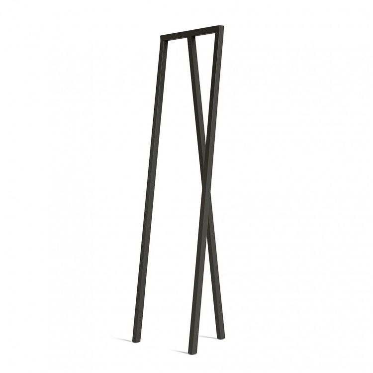 Begagnad klädhängare Loop från HAY i svart. Mått: höjd 150 cm, bredd 130 cm, djup 65 cm.