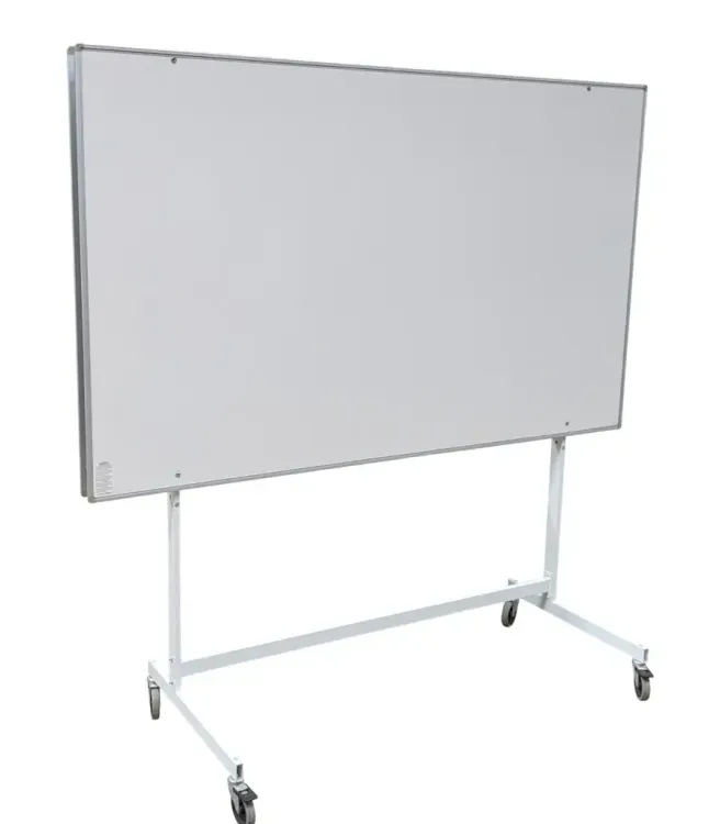 Begagnad dubbelsidig whiteboard på hjul i vitt. Mått: Höjd 201 cm x Bredd 201 cm x Djup 65 cm. 