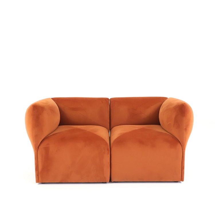 Begagnad modulsoffa Blob från Jonas Ihreborn klädd i orange sammet. Mått: höjd 73 cm, bredd mellan 126/132 cm, djup 95 cm, sittdjup 66 cm. 