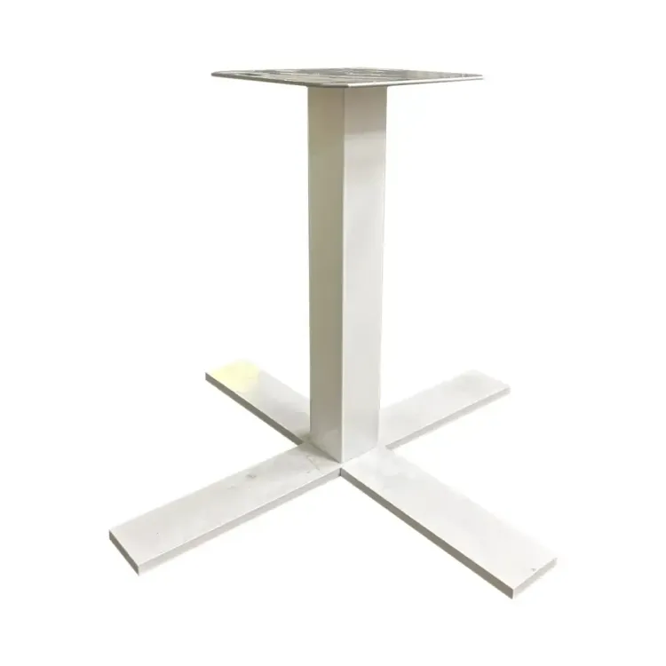 Begagnat pelarstativ i vitt. Mått: Höjd 54 cm x Bredd 52 cm x Djup 52 cm. 