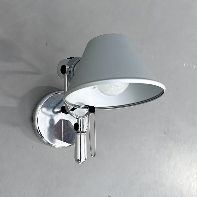 Begagnad vägglampa Tolomeo Faretto i aluminium från Artemide. Mått: Djup 25 cm, Höjd 23 cm. 