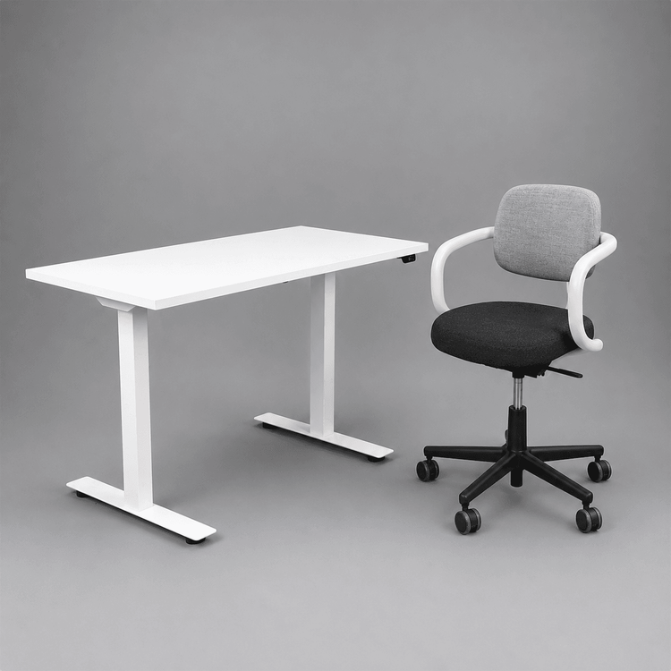 Begagnad kontorsgrupp med kontorsstol Allstar från Vitra i grått samt höj och sänkbart skrivbord från Lotus i vitt. Bredd 120 cm, djup 60 cm, justerbar höjd 70 - 120 cm. 