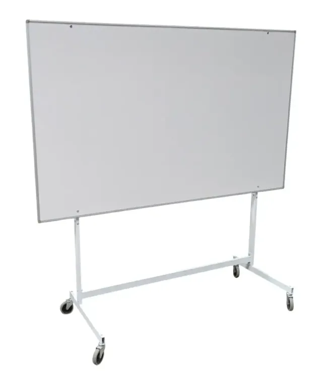 Begagnad whiteboard på hjul i vitt. Mått: höjd 200 cm, bredd 201 cm och djup 65 cm.