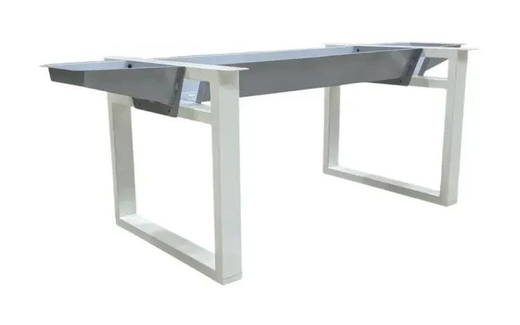 Begagnat konferensbordsstativ i vit/grå färg. Mått: Höjd 68 cm x Bredd 194 cm x Djup 84 cm.