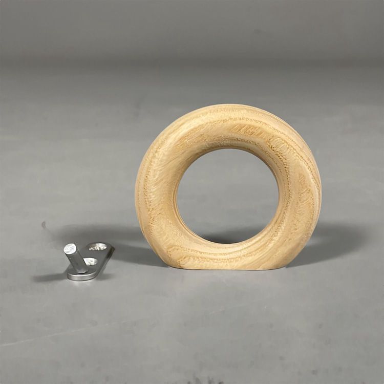 Begagnad klädhängare från HAY, modell Gym Hooks. Rund och ihålig i formen, i ask. Måtten diameter på 9,5 cm. 