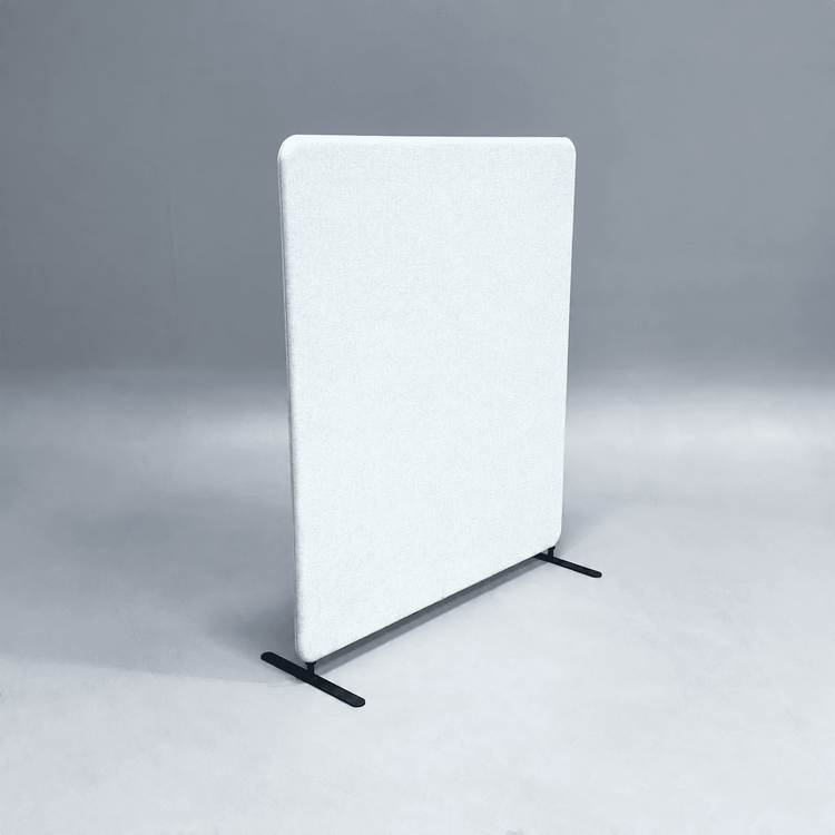 Begagnad golvskärm Softline 30 från Abstracta i ljusbeige tyg. Mått: bredd på 120 cm, djup 3 cm, höjd 136 cm.