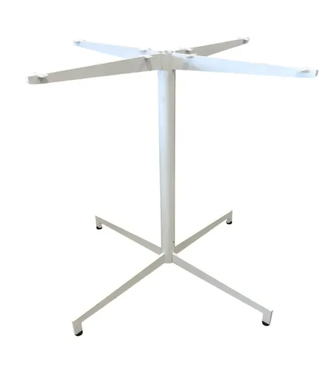 Begagnat vitt pelarstativ. Mått: Höjd 89,5 cm x Bredd 100 cm x Djup 100 cm.