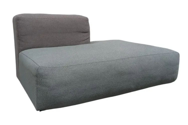 Begagnad modulsoffa Mags Soft från HAY i grå/grönt tyg. Mått: Höjd 68 cm x Bredd 140 cm x Djup 100 cm Sitthöjd: 34 cm. 