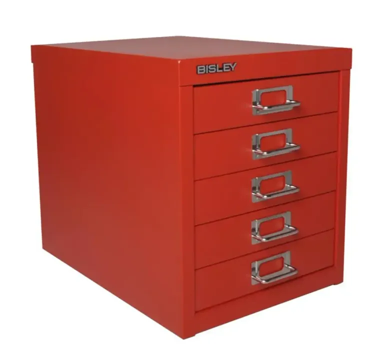 Hurts från Bisley, modell Multidrawer. Med 5 lådor i rött. Mått: höjd 33 cm, bredd 28 cm och djup 40 cm. 