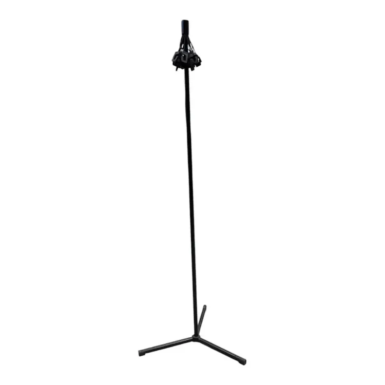Begagnad klädhängare Gobble från Materia i svart. Mått: Höjd 198 cm, Bredd 70 cm, Djup 70 cm.