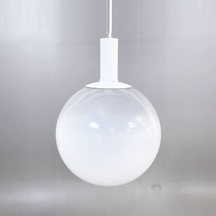 Begagnad taklampa Fog från Zero i vit. Mått: Diameter 35 cm.