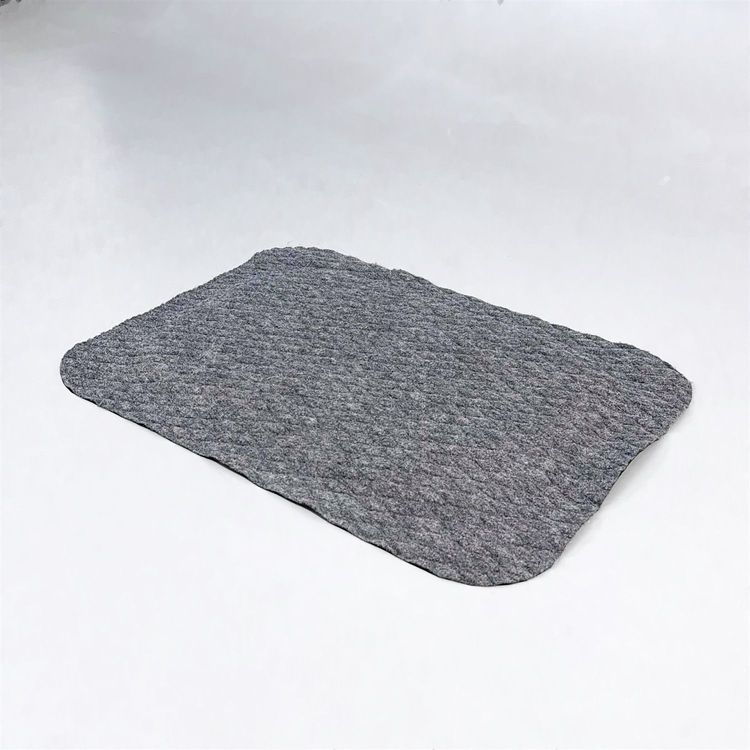 Begagnad ståmatta från Matting, modell Yoga Fashion i grått. Mått: Bredd 81 cm och djup 58 cm.