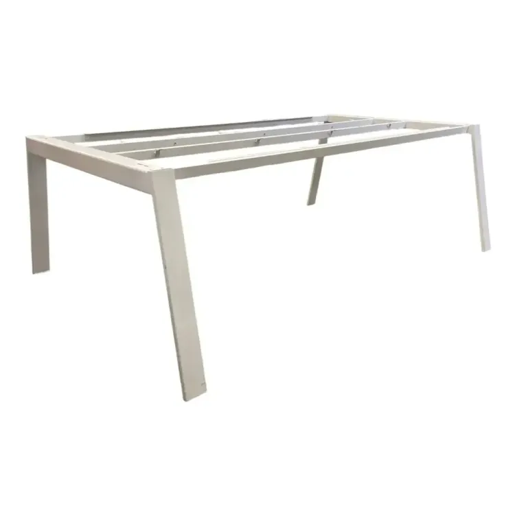 Begagnat vitt bordsstativ konferensbord Piece från Edsbyn. Mått: höjd: 70,5 cm, bredd: 208 cm, djup: 138 cm.