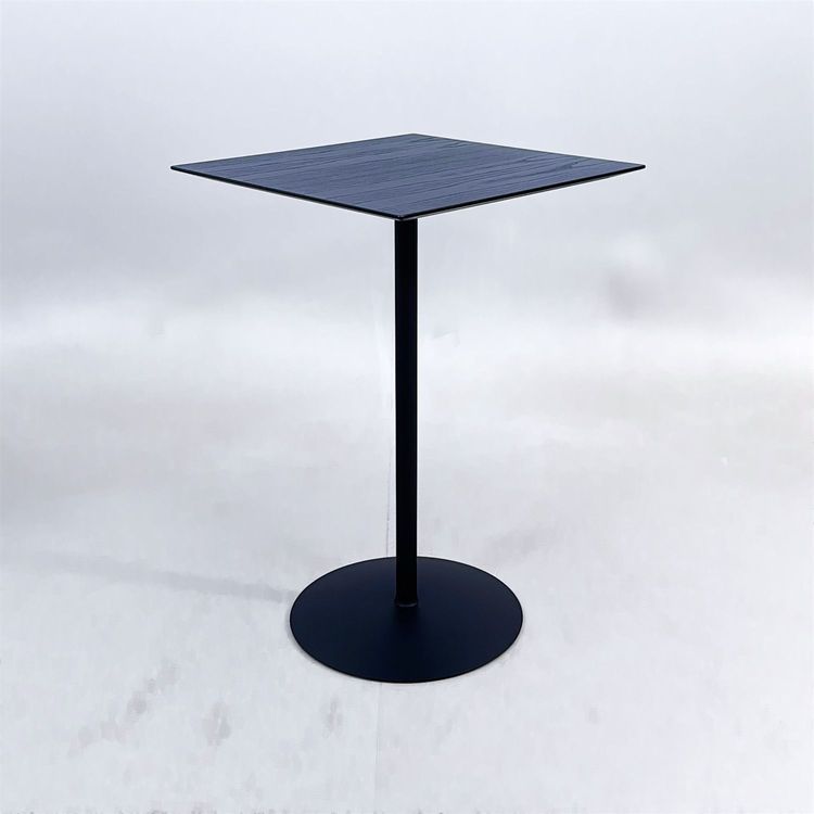 Begagnat barbord Stay från Johanson Design i svart. Mått: bredd 60 cm, djup 60 cm, höjd 90 cm.