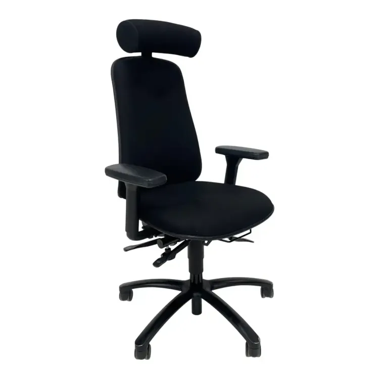 Begagnad kontorsstol +381 från Höganäs i svart. Mått:  Höjd 133 cm x Bredd 68 cm x Djup 68 cm. 