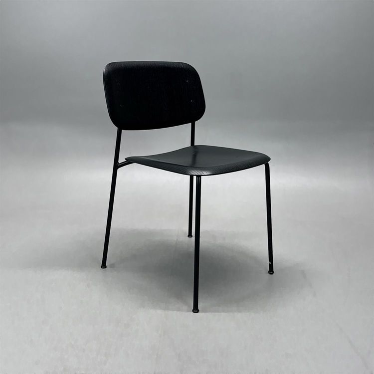 Begagnad matstol Soft Edge 10 från HAY i svart. Mått: bredd 50 cm, djup 53 cm, Höjd: 78 cm, Sitthöjd: 46 cm.