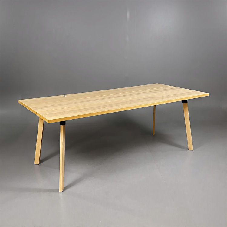 Begagnat matbord Ypperlig från IKEA i ask. Mått: bredd 200 cm, djup 90 cm och höjd 75 cm. 