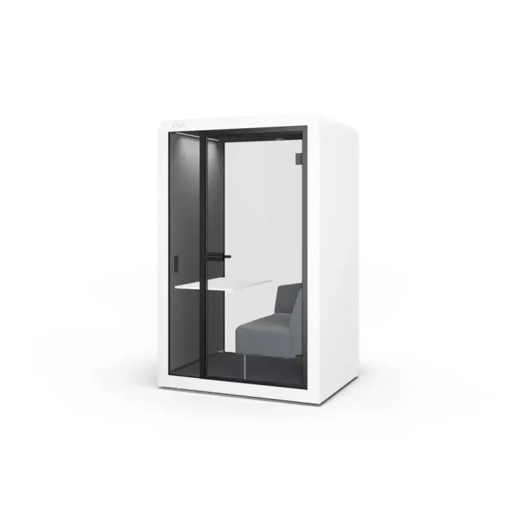 Begagnat telefonbås Space 1.5 från Silen. I vit/grå färg med soffa. Mått: Höjd 229 cm x Bredd 145 cm x Djup 110 cm. 