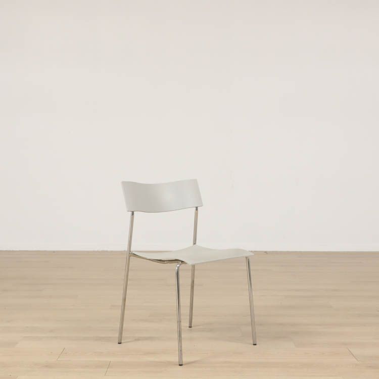 Begagnad konferensstol Campus från Lammhults i grått med kromade ben. Mått: Totalhöjd 74 cm, sitthöjd 43 cm, ryggbredd 47 cm, sittbredd 39 cm och sittdjup 40 cm. 