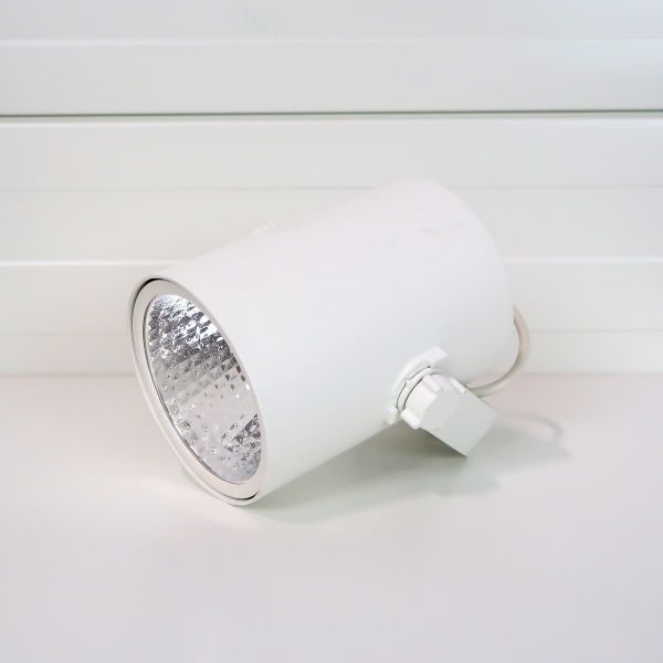 Lampa spotlight Tubix mini för skena i vitt, helvit med ring i svart.