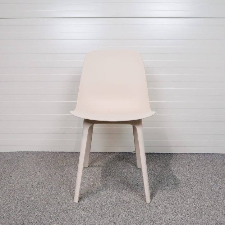 Stol Odger från IKEA i beige färg, utan armstöd, Designad av John Löfgren och Jonas Pettersson.