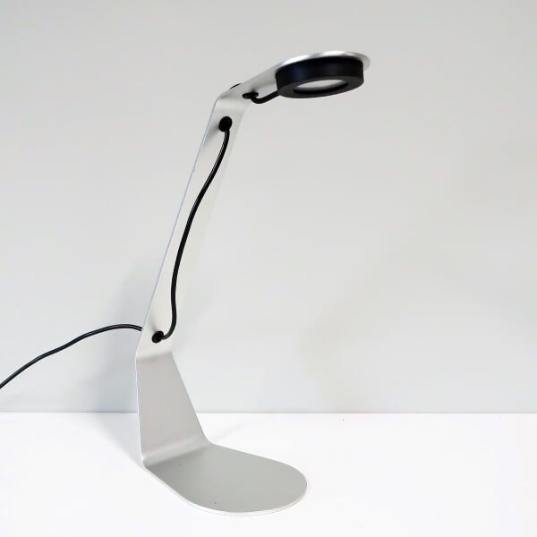 Bordslampa Modell w161 Marfa från Wästberg, i silverfärgad aluminium, designad av Claesson Koivisto Rune.