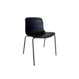 Stol AAC16 från HAY i helsvart färg designad av Hee Wellings.