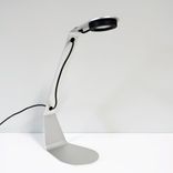 Bordslampa Modell w161 Marfa från Wästberg, i silverfärgad aluminium, designad av Claesson Koivisto Rune.
